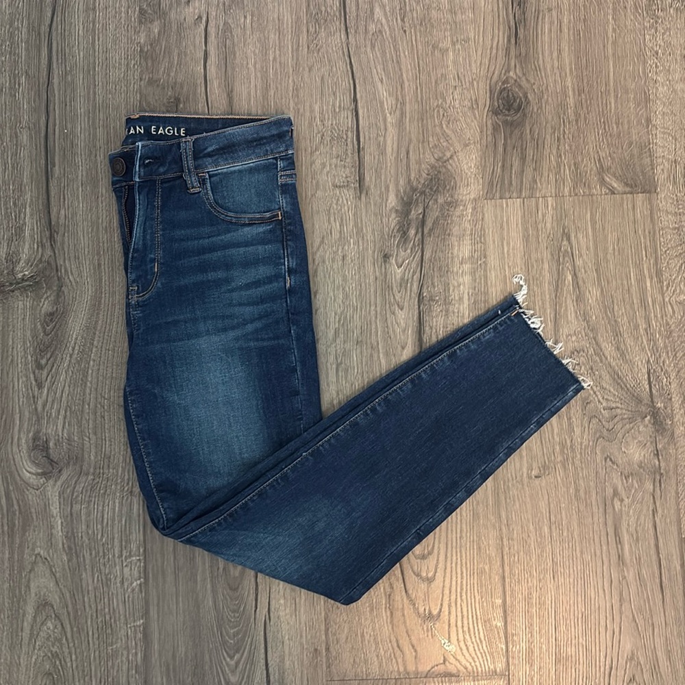 American Eagle High Rise Jeggings Crop
Size: US 4
Color: Blue